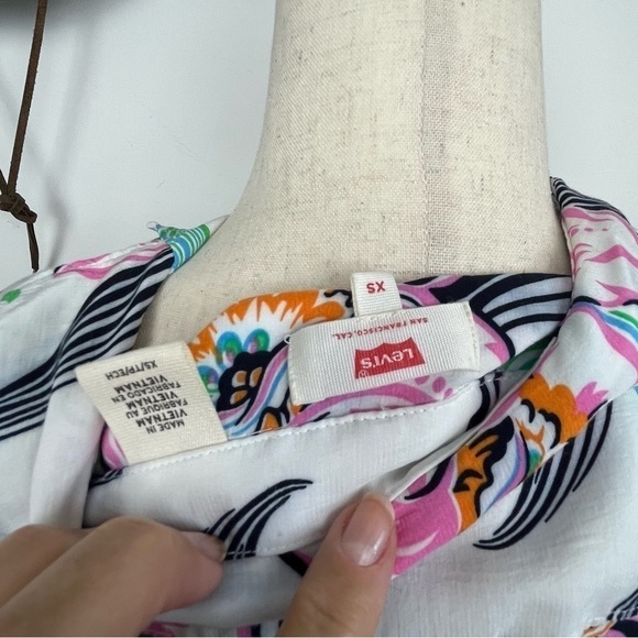 Levi Mahina Tropical Print. Short Sleeve Button Down. Pink White. XS - Picture 9 of 11